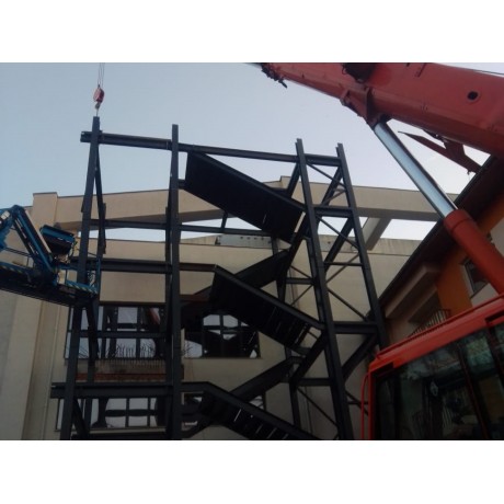 Realizare structura metalica scara exterioara incendiu. Facultatea Hidrotehnica.