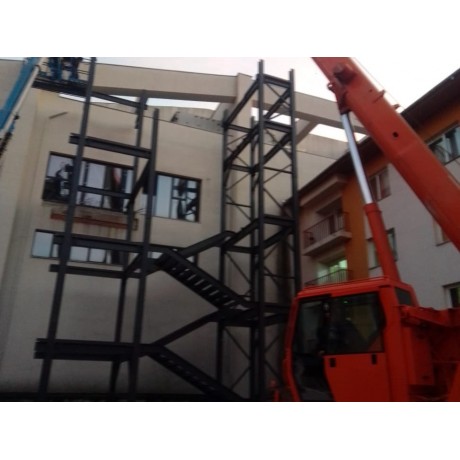 Realizare structura metalica scara exterioara incendiu. Facultatea Hidrotehnica.