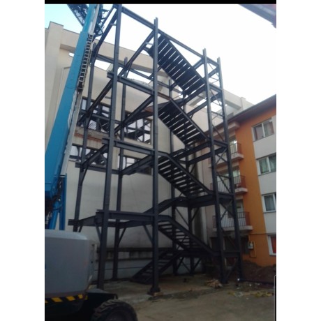 Realizare structura metalica scara exterioara incendiu. Facultatea Hidrotehnica.
